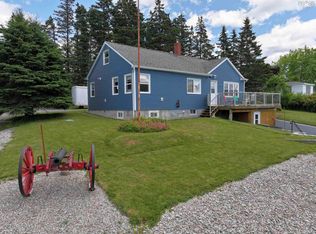 61 Hospital Rd, Lunenburg, NS B0J2C0