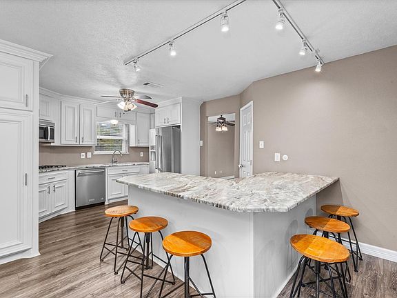 5th image of 635 Ringwood St