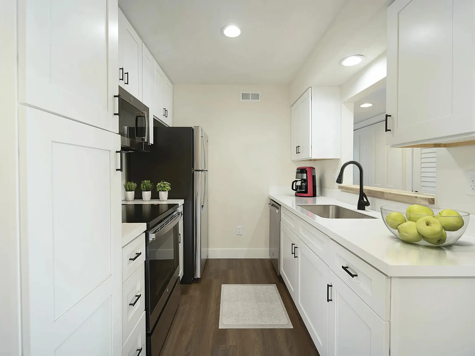 Hawthorn Suites Apartments — Photo 4