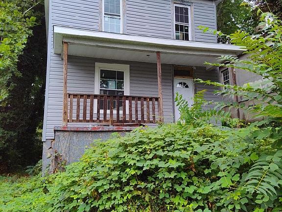 2nd image of 118 14th St SE