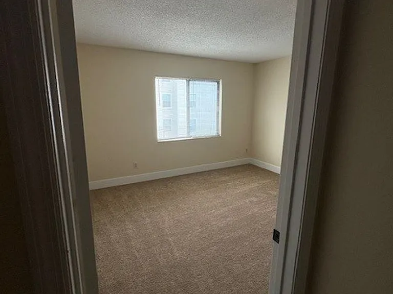 12058 Tift Cir — Photo 6