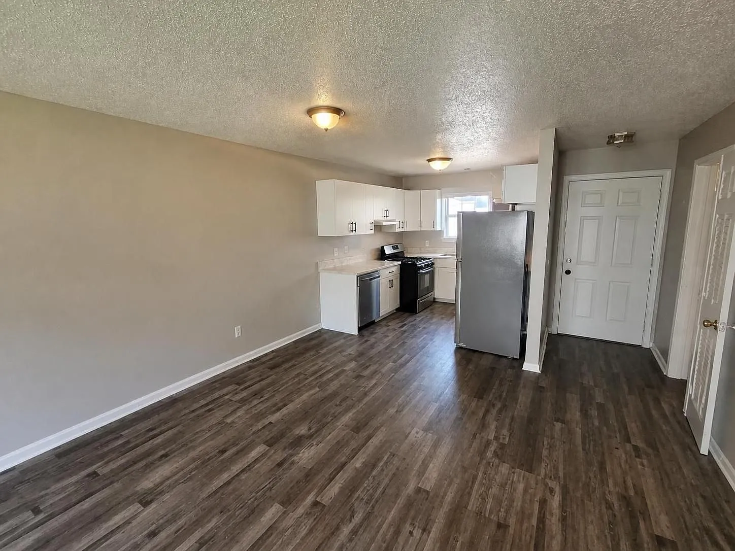 3 bed, 2.5 bath, 1250 sqft, $1,325 — Photo 2