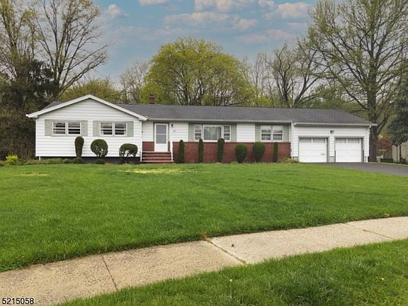 2nd image of 30 Sweet Briar Dr