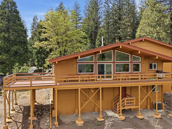 29621 Lassen Dr, Cold Springs, CA 95335