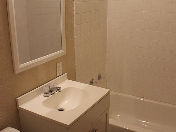 2nd image of 1709 W 4th St #1709