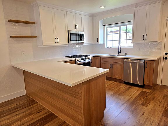 Completely remodeled kitchen with new cabinets, new countertops, new refrigerator, new stove / range, new microwave, new dishwasher, new sink, new faucet. Everything is NEW and Clean !