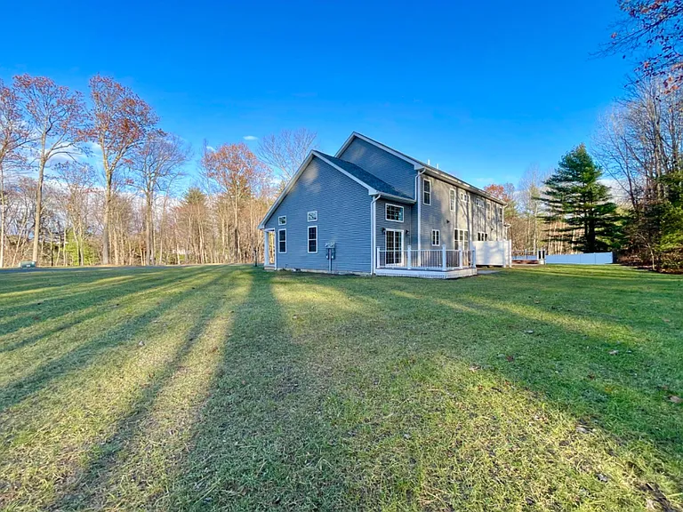 9 Poplar Dr #A — Photo 3