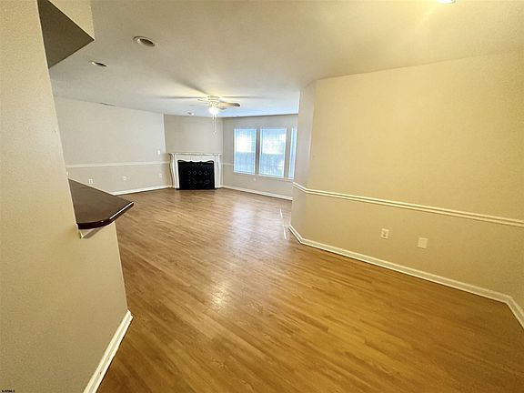 2nd image of 80 Trotters Ln #80