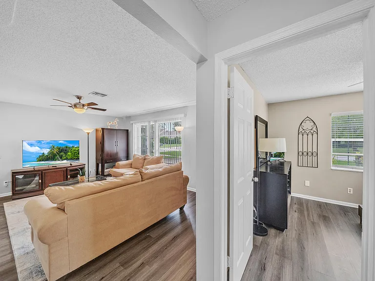 1350 Riverside Cir #2 — Photo 33