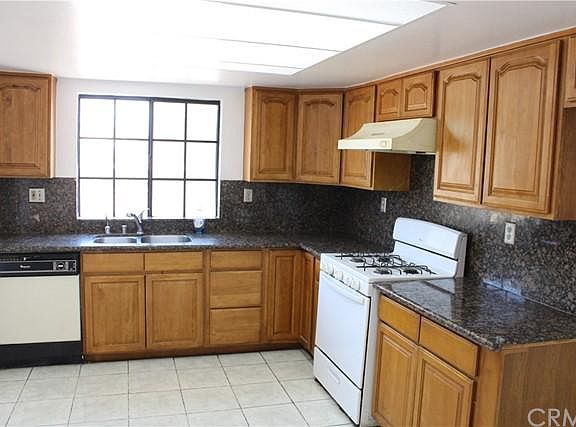 3rd image of 1029 S Reservoir St