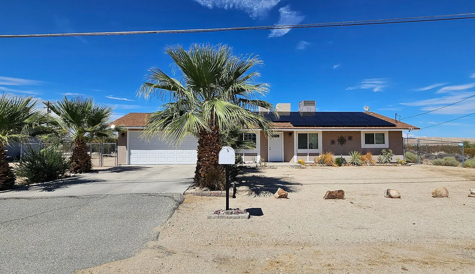 3 Bed 2 Bath Home, Spacious 2 Car Garage & a Fully Fenced Back Yard — Photo 4