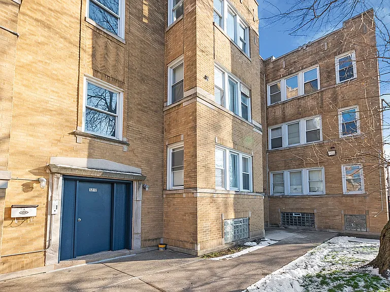 1215 E 72nd St — Photo 14