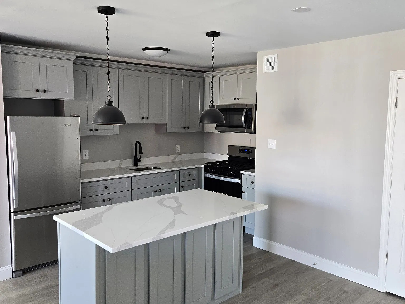 Tireno Towers — Photo 1