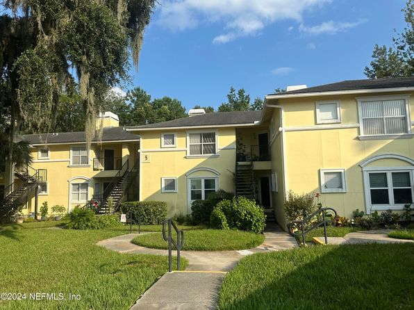 1800 The Greens Way APT 506