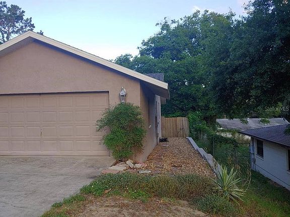 3rd image of 210 Hillside Dr