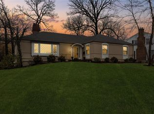 901 Woodleigh Ct, Saint Louis, MO 63122