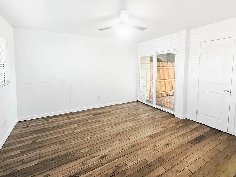 1911 E Amelia Ave #7 — Photo 25
