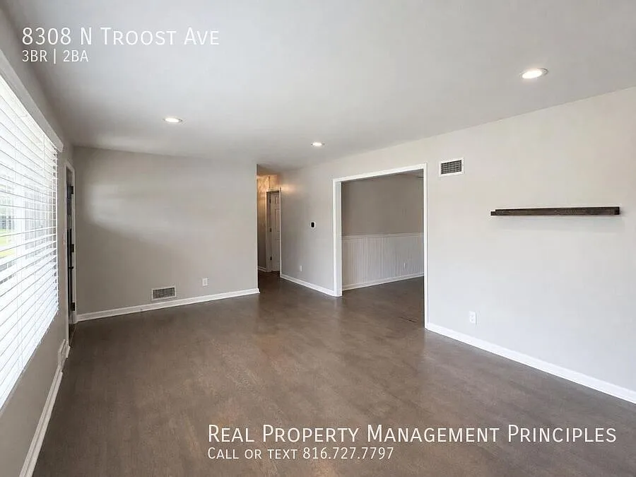 Spacious 3-Bedroom Home with Garage, Large Fenced Yard and Full Basement! Deposit Free Living Ava... — Photo 3