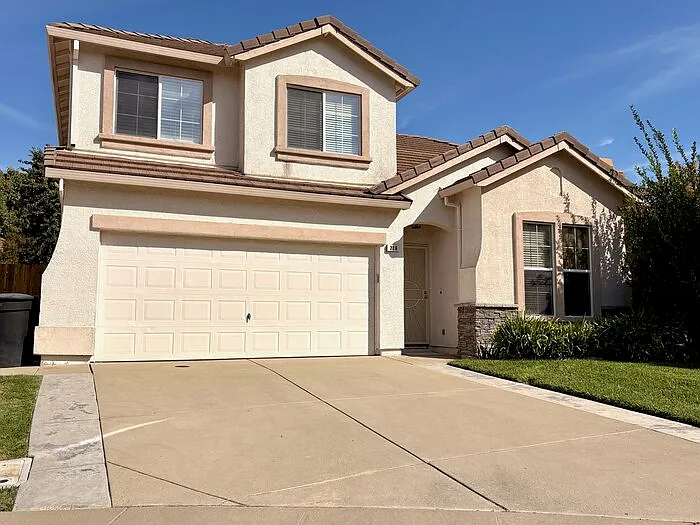 4 bed, 2.5 bath, 1516 sqft, $2,795 — Photo 3