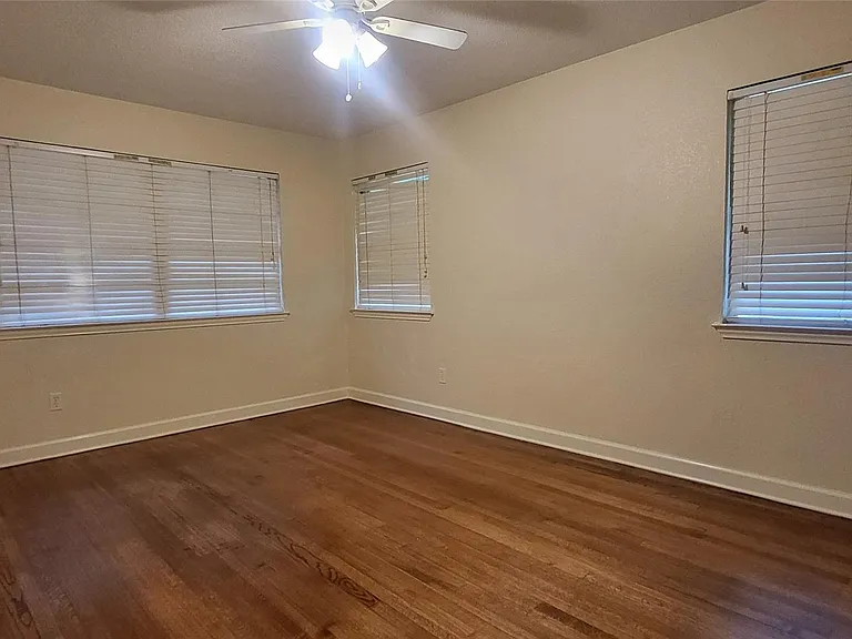 1902 Amy Dr — Photo 20