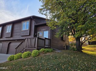 401 Brandon Pl E, Bismarck, ND 58503
