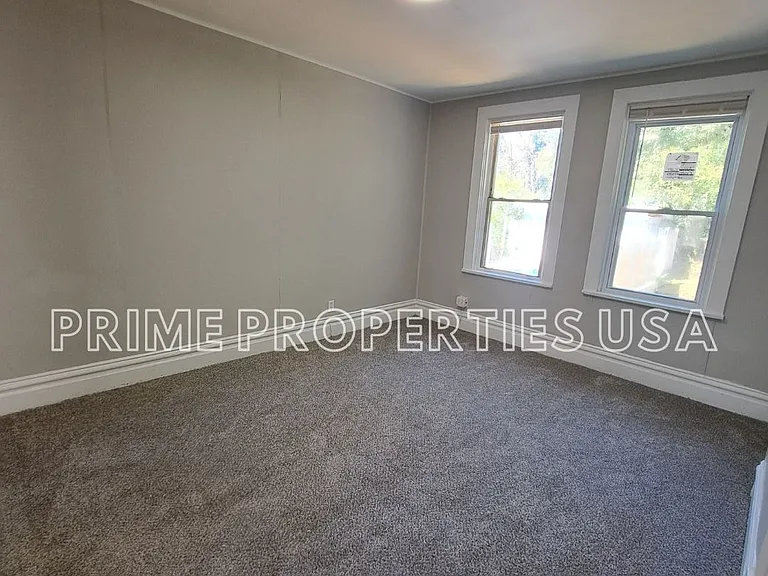 305 Anthony St — Photo 8