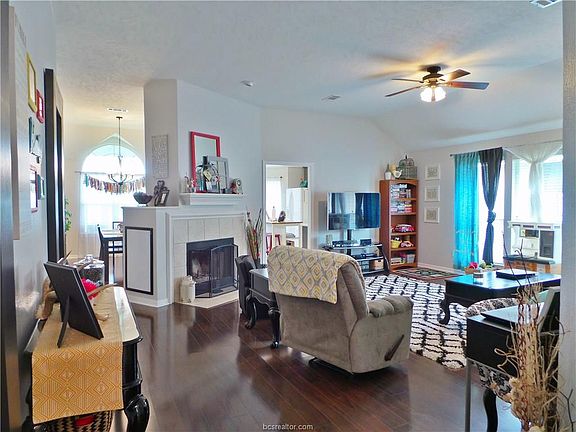5th image of 2714 Lynnwood Ct
