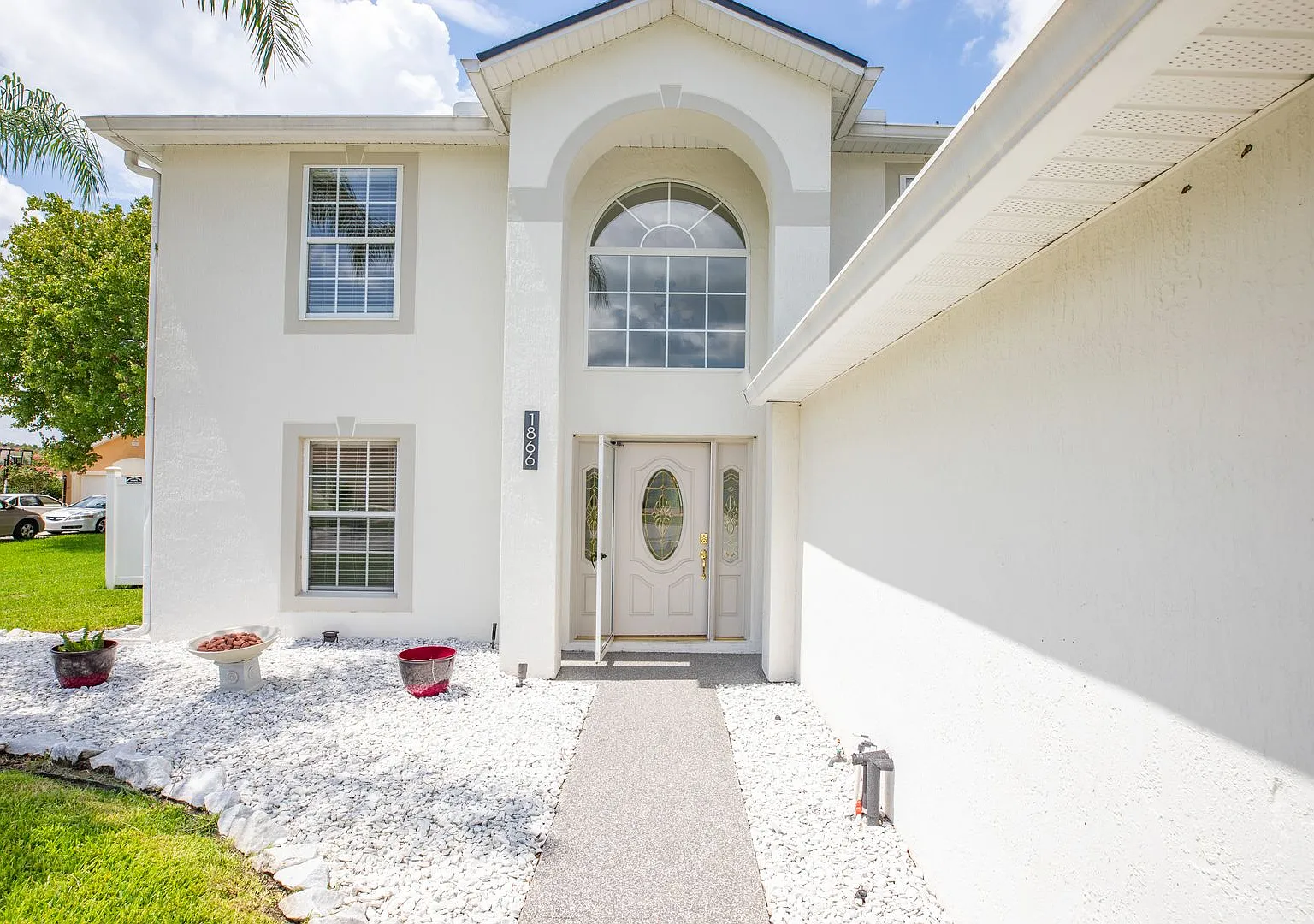 Beautiful home in Sutton Lakes — Photo 3