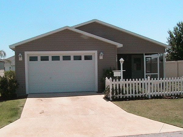 1st image of 401 Seven Oaks Ln