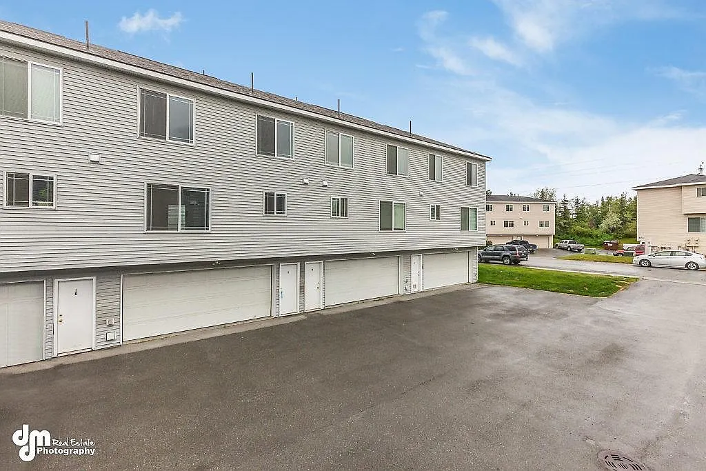 3 bed, 1.5 bath, 1250 sqft, $1,600 — Photo 4
