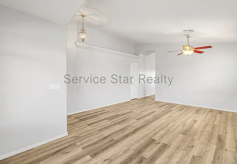 4601 N 123rd Dr — Photo 3