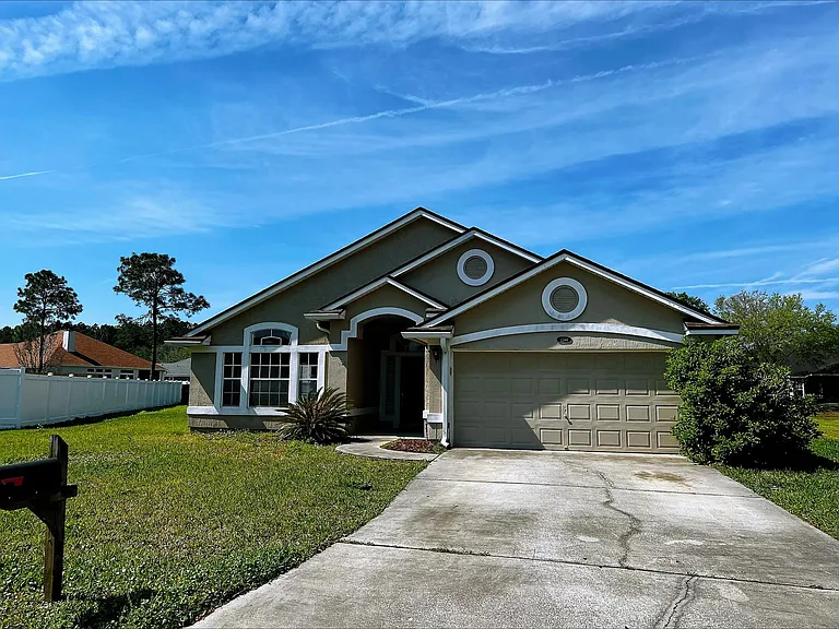 2344 Millford Ln W — Photo 1