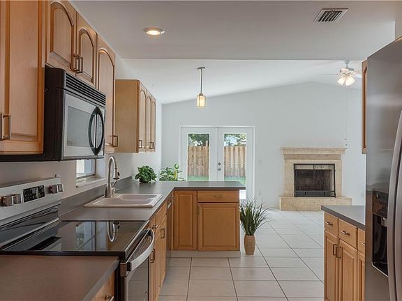 5th image of 8324 Fountain Ave