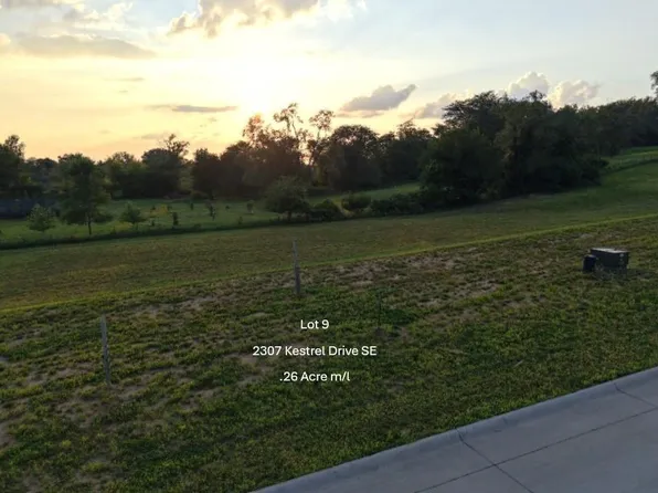 2307 Kestrel Dr SE, Cedar Rapids, IA 52403