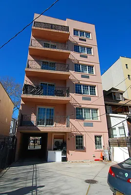 Sold by Momentum Real Estate LLC | media 20