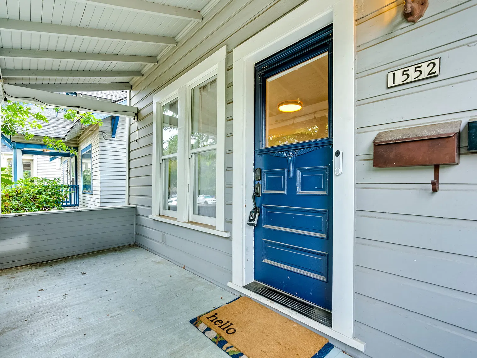 4 bed, 2400 sqft, $4,200 — Photo 3