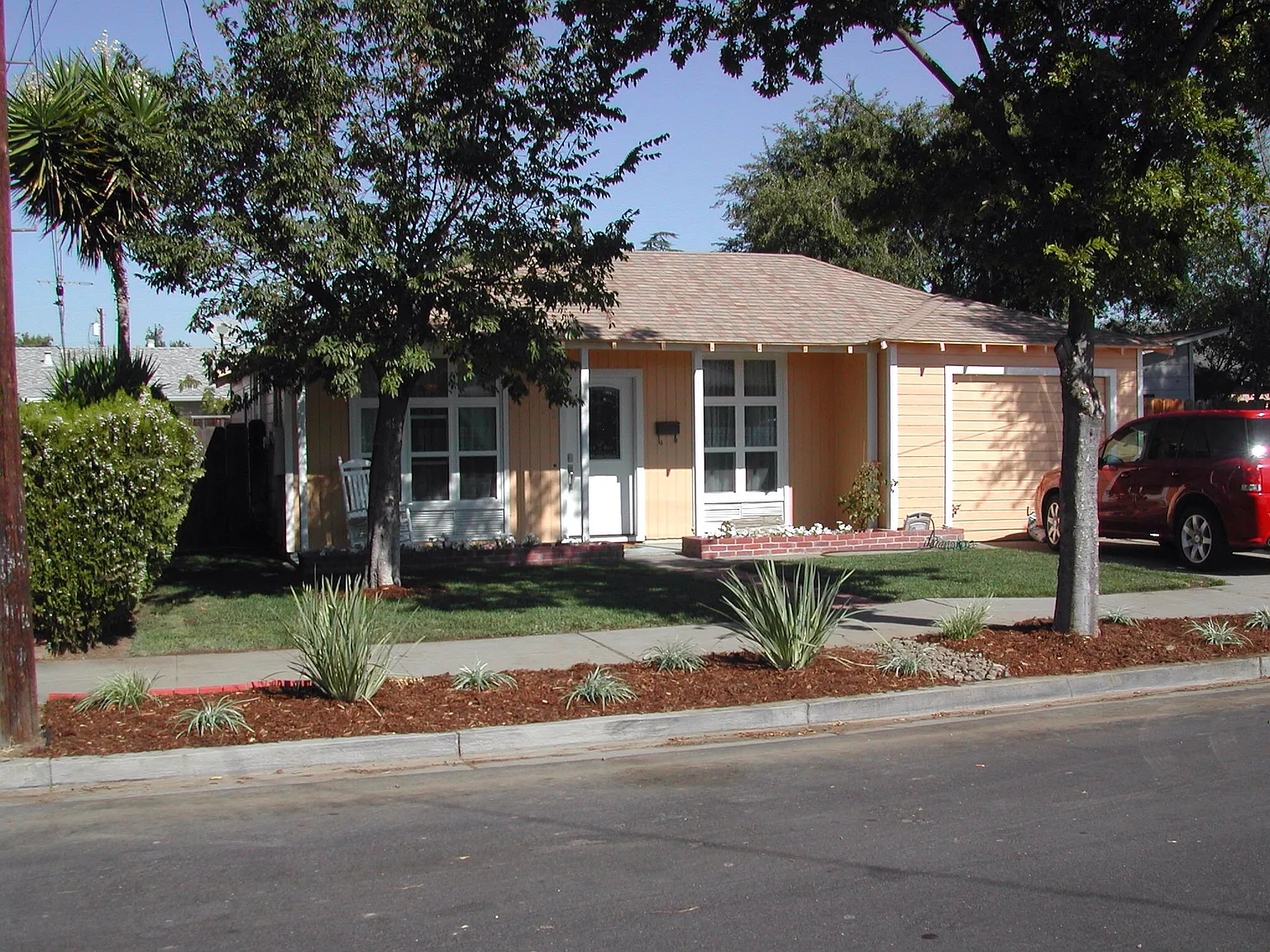 1550 Elm St photo 1