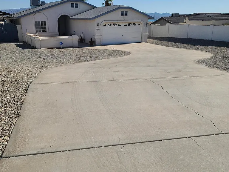 2010 Bombay Dr — Photo 5