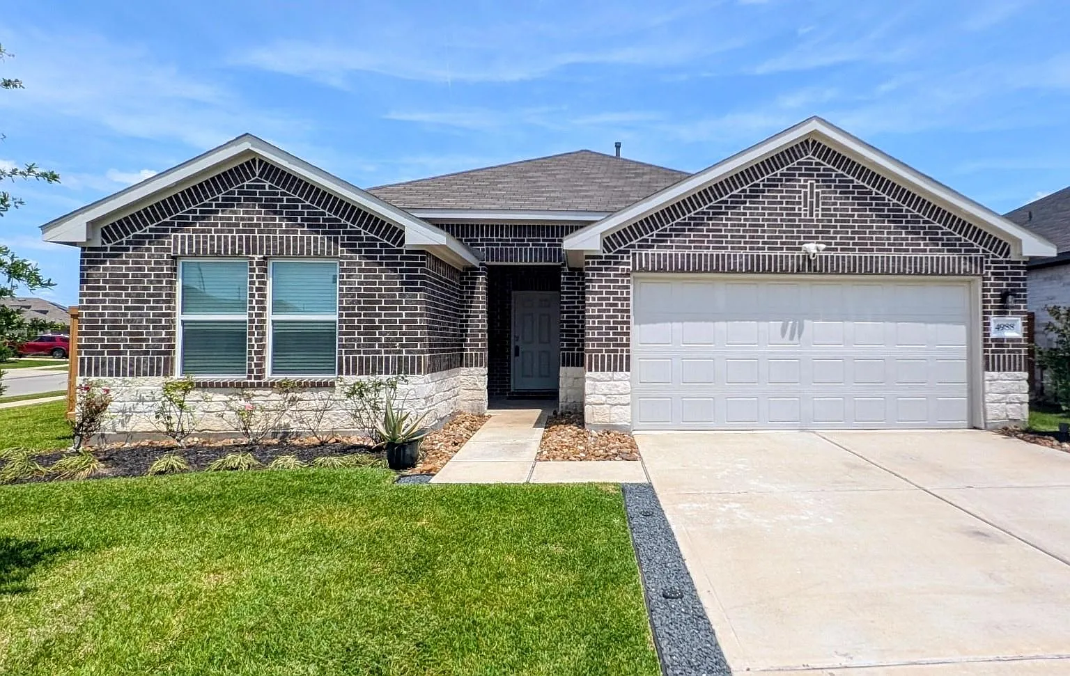 4 bed, 2.0 bath, 1831 sqft, $2,200 — Photo 1