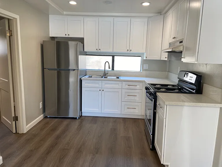 561 E Dayman St #561 — Photo 1