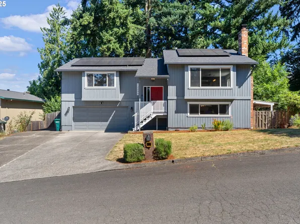 12245 SE Quietwoods St, Happy Valley, OR 97086