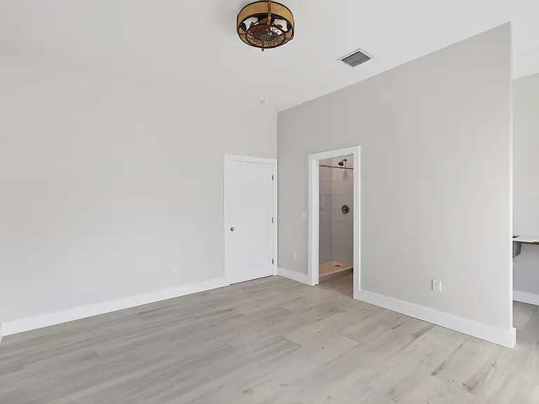 216 South Rd — Photo 4