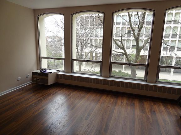 5th image of 1400 E 55th Pl APT 203S
