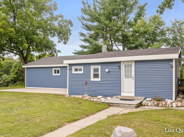 16271 Albrecht Ave NE, Cedar Springs, MI 49319