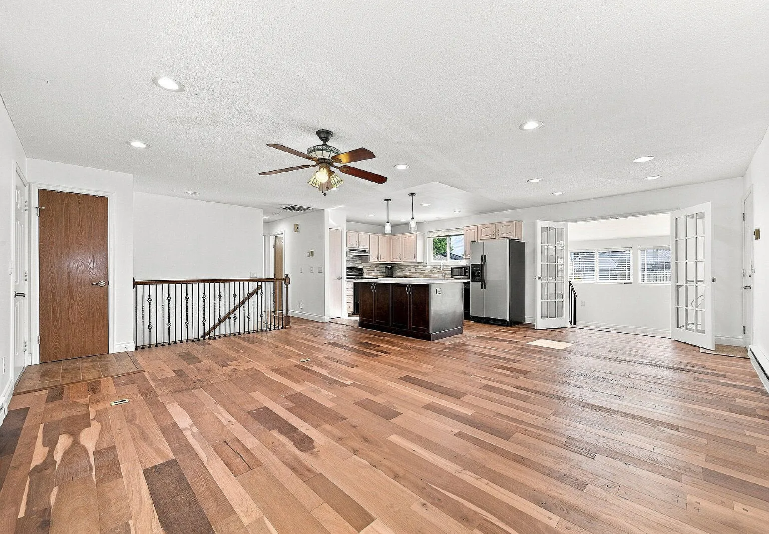 4 bed, 2.0 bath, 2200 sqft, $2,895 — Photo 4