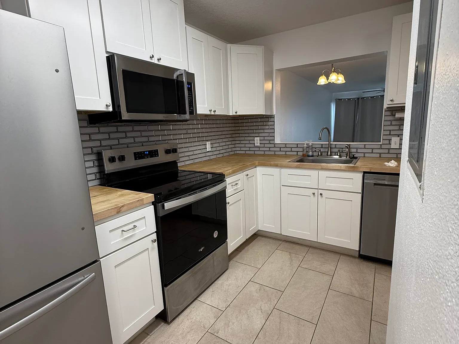 2 bed, 992 sqft, $1,700 — Photo 2