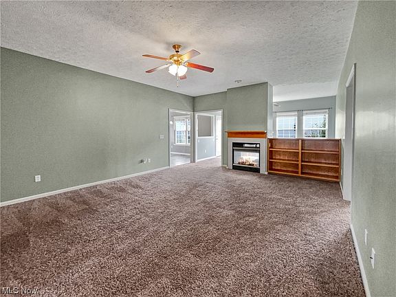 3rd image of 915 Hampton Dr
