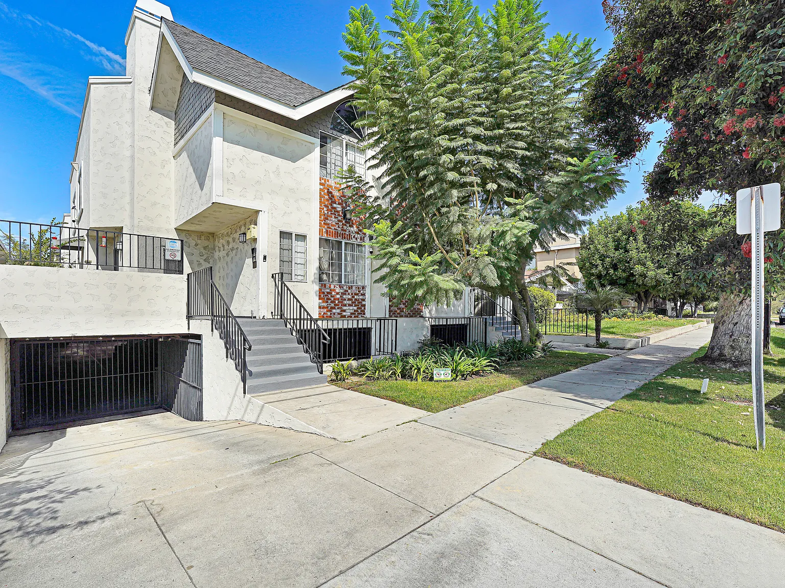 2 bed, 2.5 bath, $2,700 — Photo 1