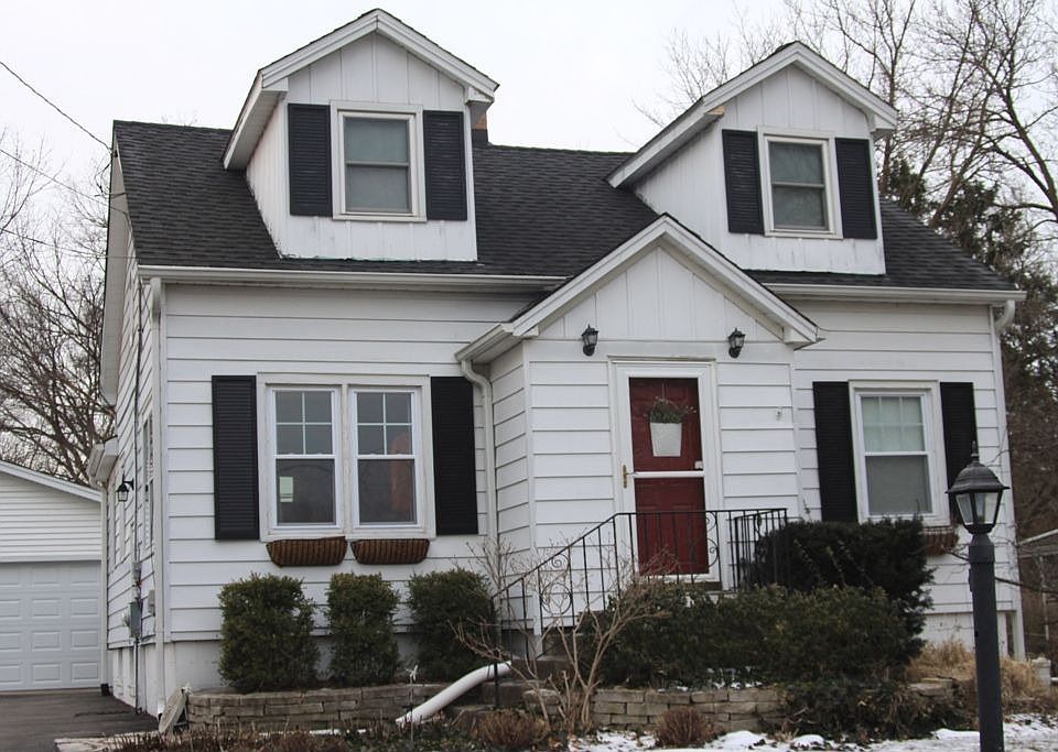 Fully updated home that backs up to the prairie path