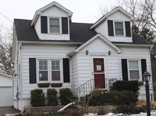 26W255 Box Elder Ave, Wheaton, IL 60187